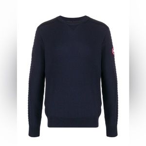 perfect condition Navy black label Canada goose crew neck sweater worn 1 time  M